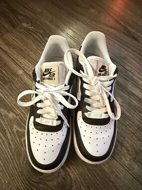 Nike Low Top Sneakers - White & Black